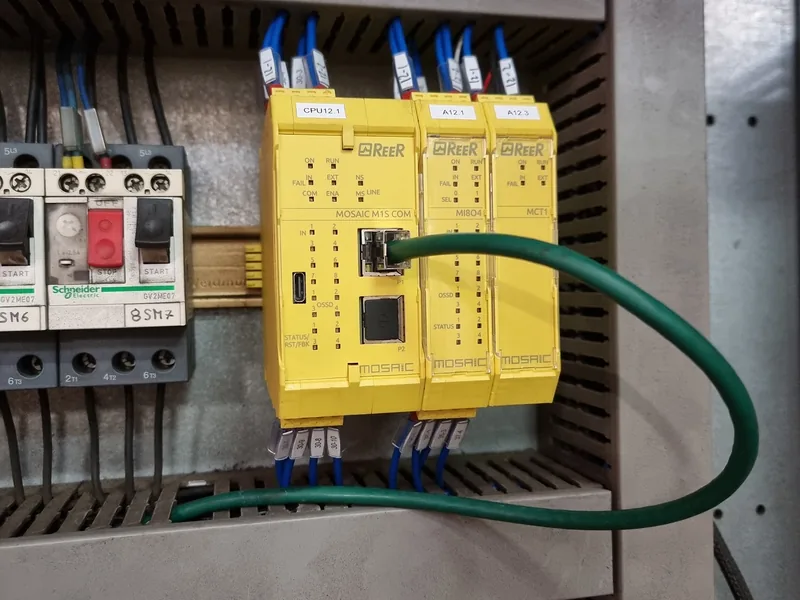 Controllore di sicurezza Pilz cablato nel quadro elettrico